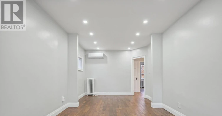 21 Holbrooke Avenue, Toronto, ON, M8Y 3B1 - 3