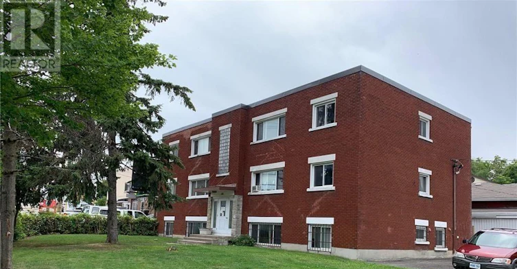 2-1064 Merivale Road, Ottawa, ON, K1Z 6A9