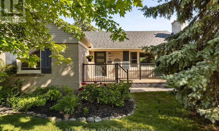 13 Borland Street W