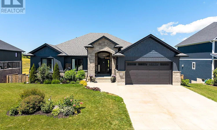 32 Chestnut Hill Crescent