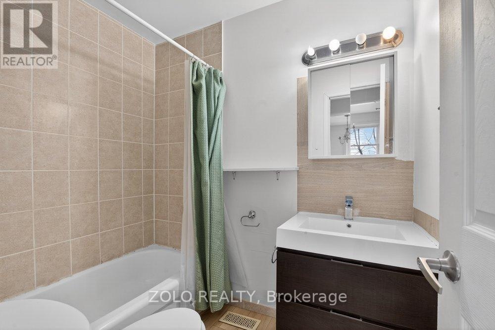3-20 Bridesburg Drive, Toronto, ON, M9R 2K3 - 7