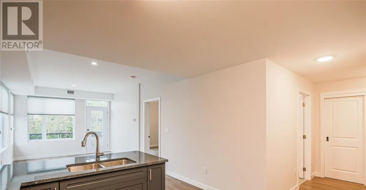 301-5992 Hazeldean Road, Ottawa, ON, K2S 1B9 - 14