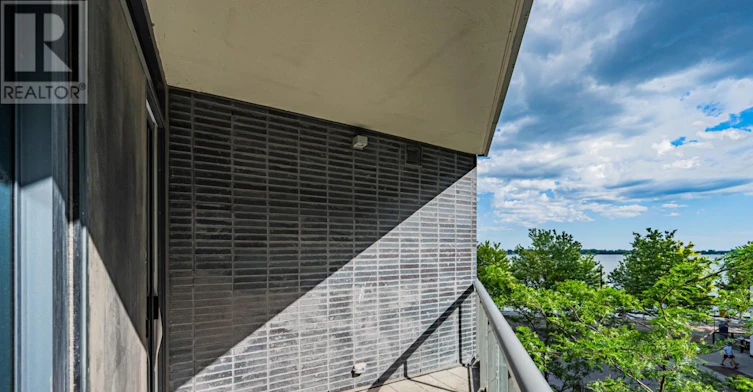 202-1 Edgewater Drive, Toronto, ON, M5A 1B9 - 17