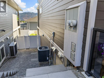 3352 Hawks Crescent - 3