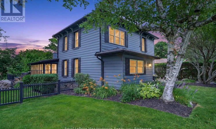 53 Campbell Avenue E