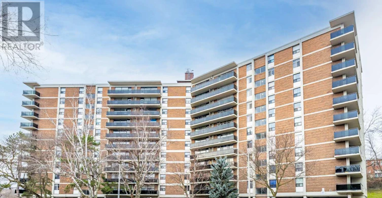 201-8 Park Vista Drive, Toronto, ON, M4B 1A3