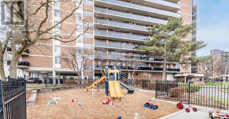 200-2 Park Vista Drive, Toronto, ON, M4B 1A3 - 8