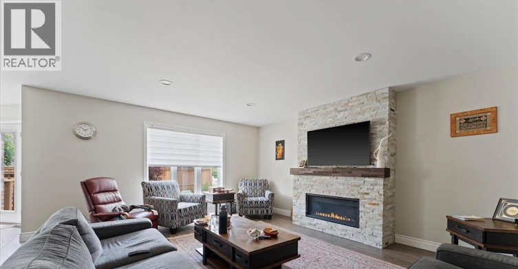 5740 Wayne Street, Lasalle, ON, N9H 2M5 - 6