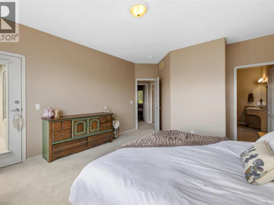 2060 Spyglass Way - 5