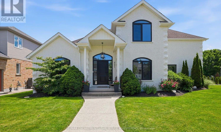 521 Falconridge Crescent