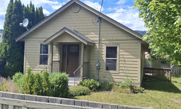 846 Okanagan Avenue