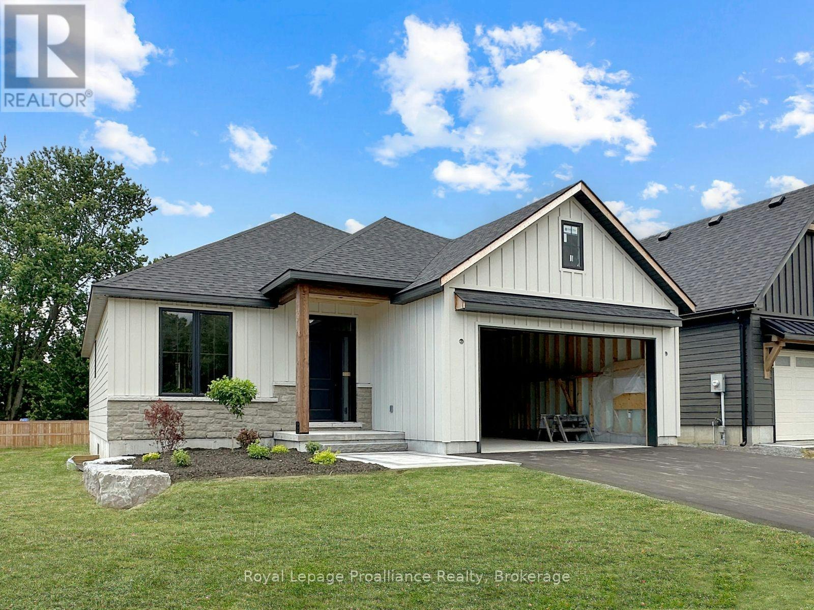 33 Deerview Drive, Quinte West, ON, K8V 5P4