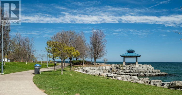 115 St. Lawrence Drive, Mississauga, ON, L5G 4V2 - 43