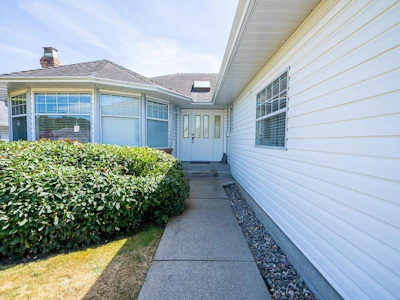 16158 16a Avenue - 2