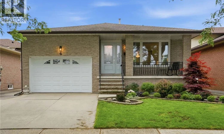 6 Royce Avenue