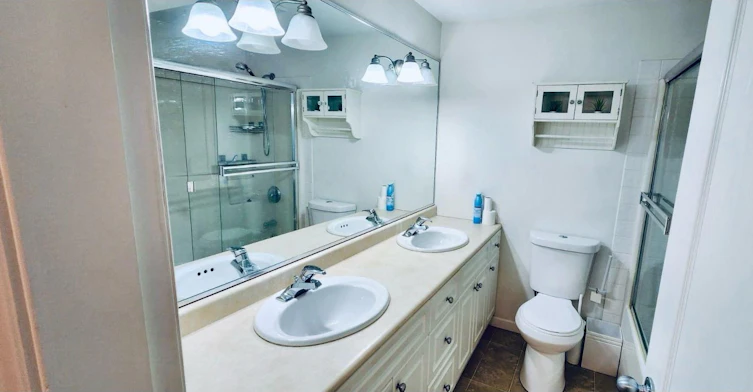 Suite-2255 124 Street, Surrey, BC, V4A 3M6 - 2