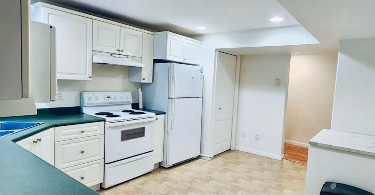 Suite-2255 124 Street, Surrey, BC, V4A 3M6 - 4