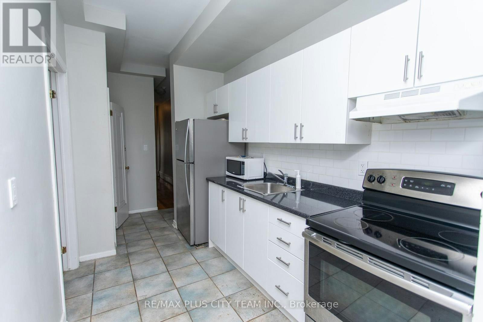 2-682 Bathurst Street, Toronto, ON, M5S 2R3 - 8
