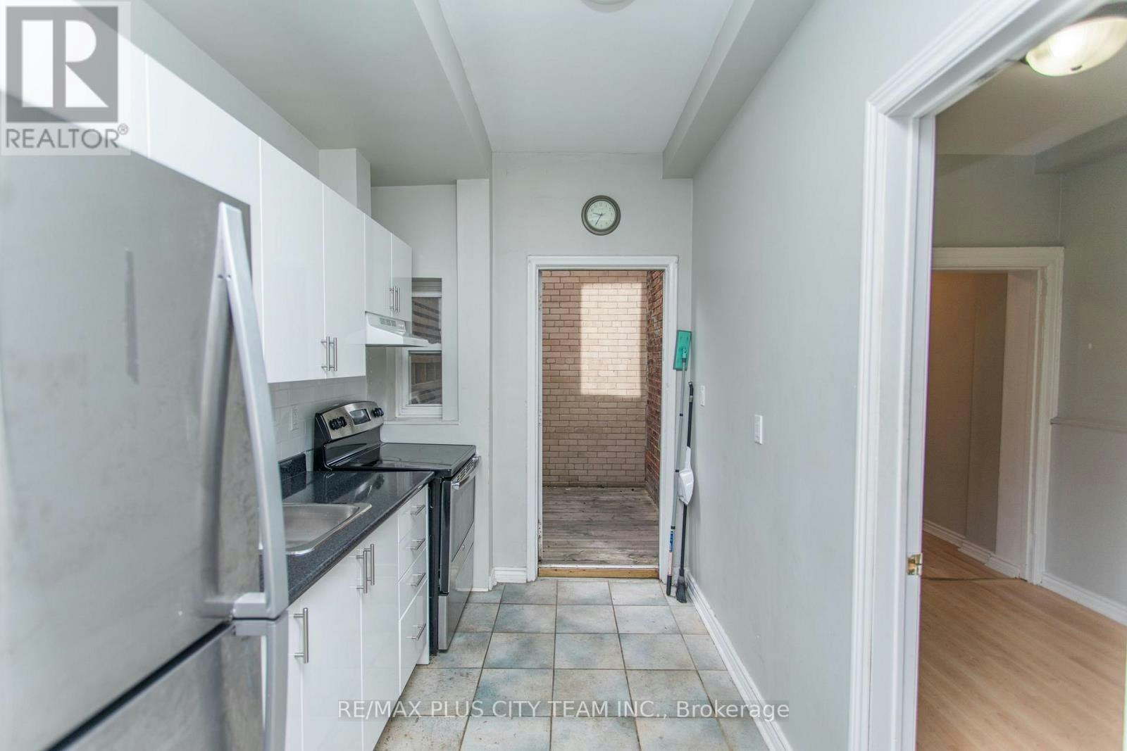 2-682 Bathurst Street, Toronto, ON, M5S 2R3 - 6