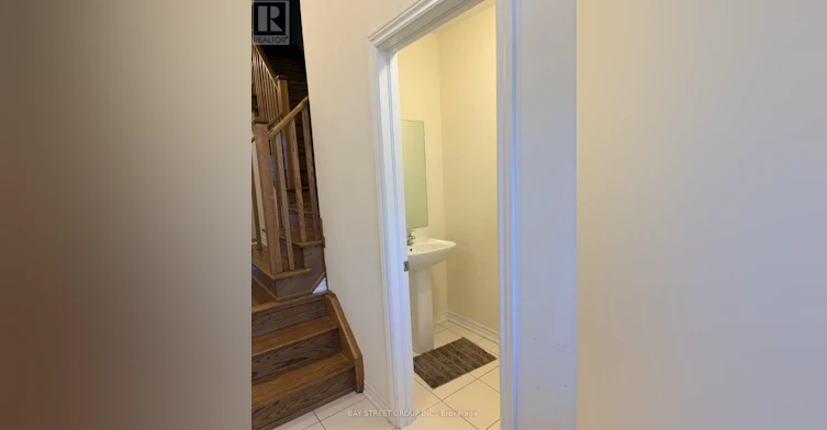 30 Sigford Street, Whitby, ON, L1P 1Y2 - 4