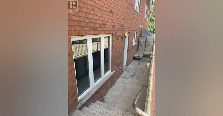 2-10 Carnegie Lane, Grimsby, ON, L3M 1Y1 - 2