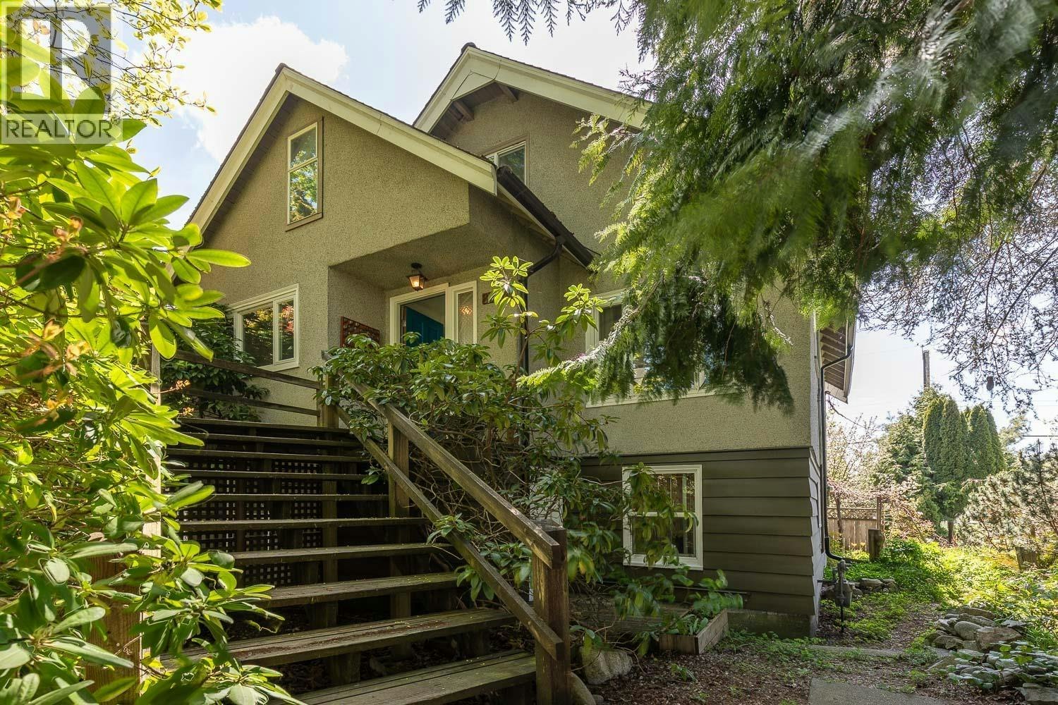2002 E 13th Avenue, Vancouver, BC, V5N 2C4