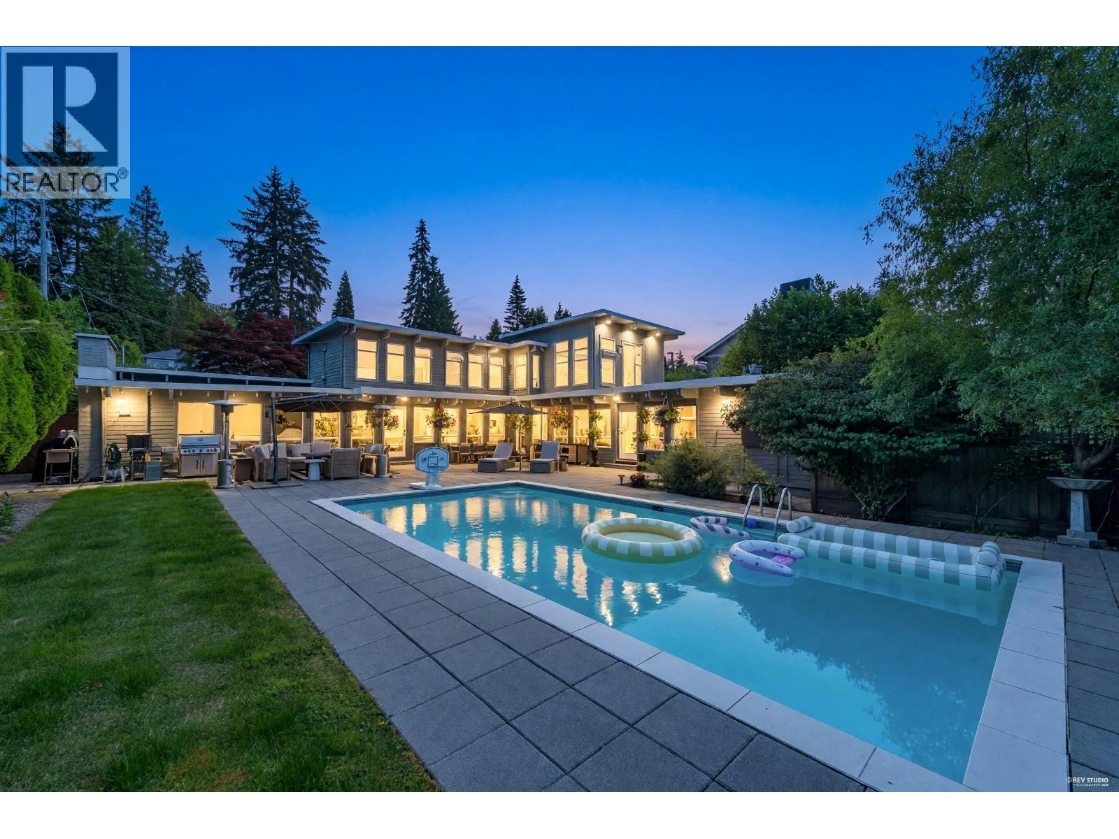1555 Queens Avenue, West Vancouver, BC, V7V 0B2