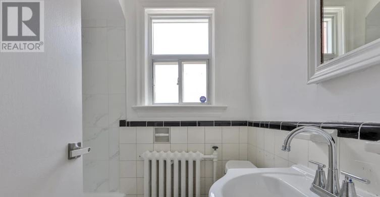 B-2367 1/2 Queen Street, Toronto, ON, M4E 1H2 - 19