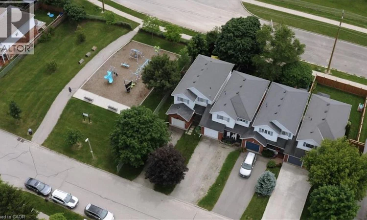 256 Tait Crescent