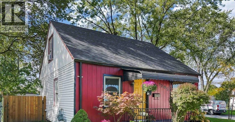 1205 Oak Avenue, Windsor, ON, N8X 2B2 - 2