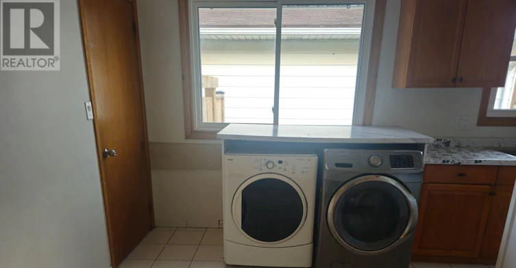 MAIN-6033 Swayze Drive, Niagara Falls, ON, L2J 3K2 - 10