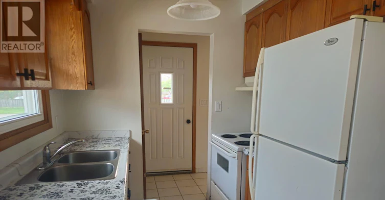 MAIN-6033 Swayze Drive, Niagara Falls, ON, L2J 3K2 - 6