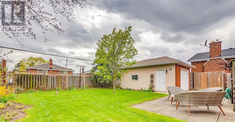 UPPER-16 Nova Drive, Hamilton, ON, L8T 2P3 - 16