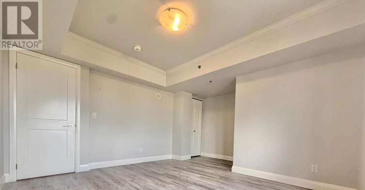414-5698 Main Street, Niagara Falls, ON, L2G 5Z4 - 2