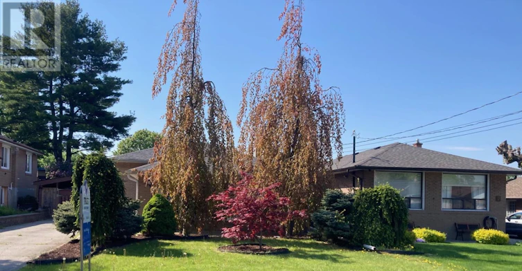 9 Del Ria Drive, Toronto, ON, M6L 1L9
