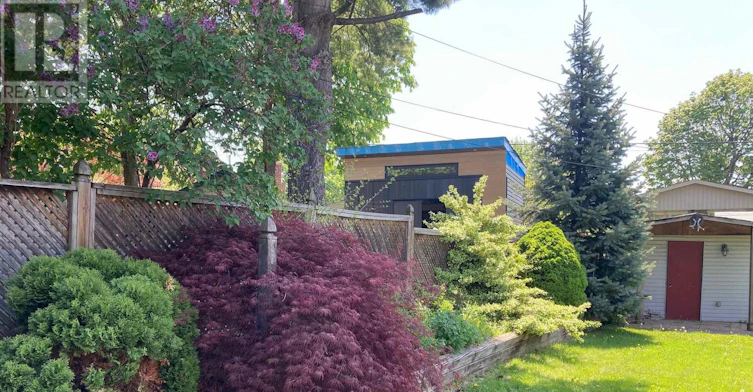 9 Del Ria Drive, Toronto, ON, M6L 1L9 - 7