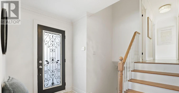 9 Del Ria Drive, Toronto, ON, M6L 1L9 - 8
