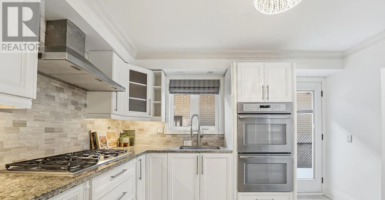 9 Del Ria Drive, Toronto, ON, M6L 1L9 - 15