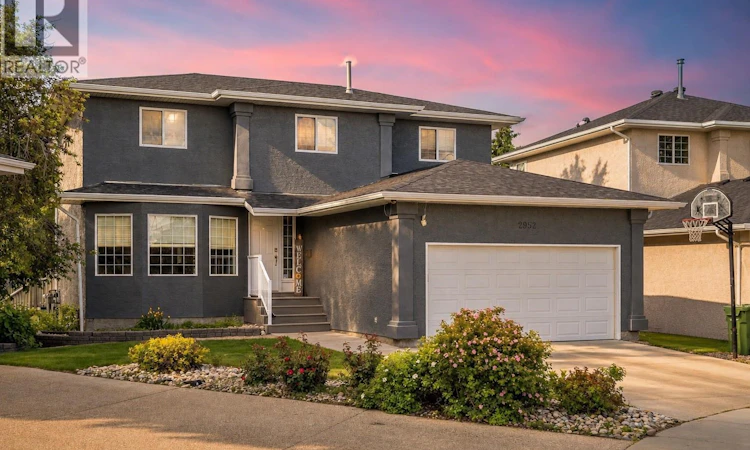2952 St James Crescent