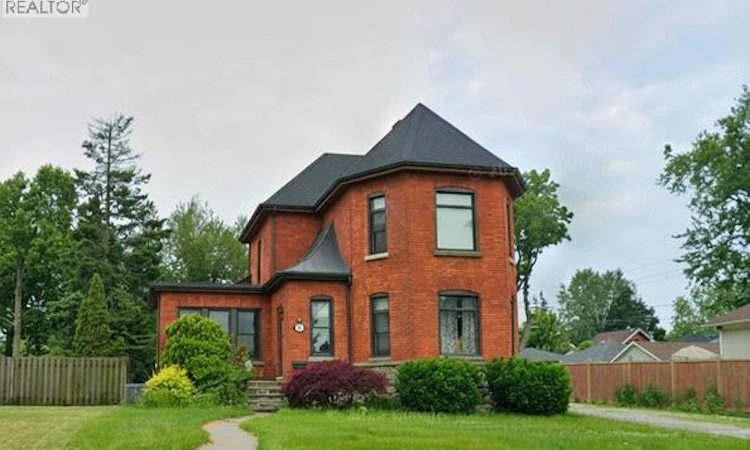 48 Clark Street West