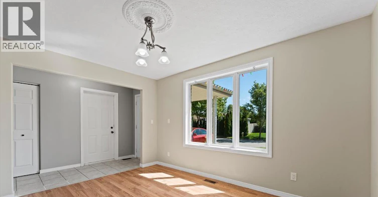 9347 Tamarack Street, Windsor, ON, N8R 1Y7 - 10