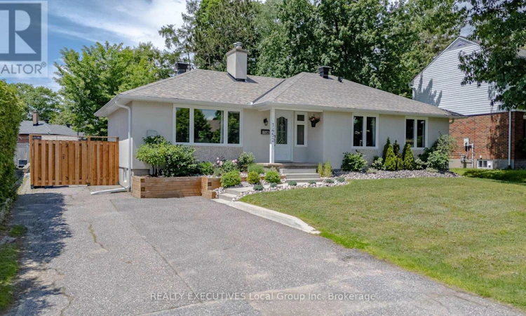 1452 Pinegrove Crescent
