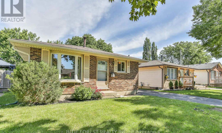 71 Rosamond Crescent