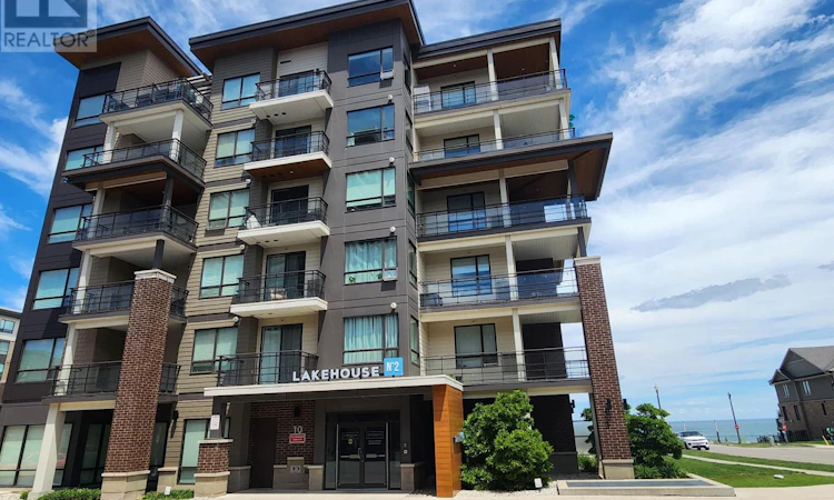 206-10 Esplanade Lane