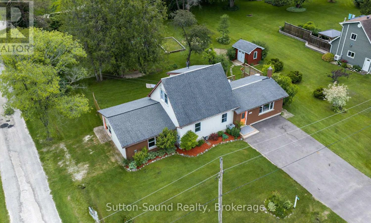864 16th Street W