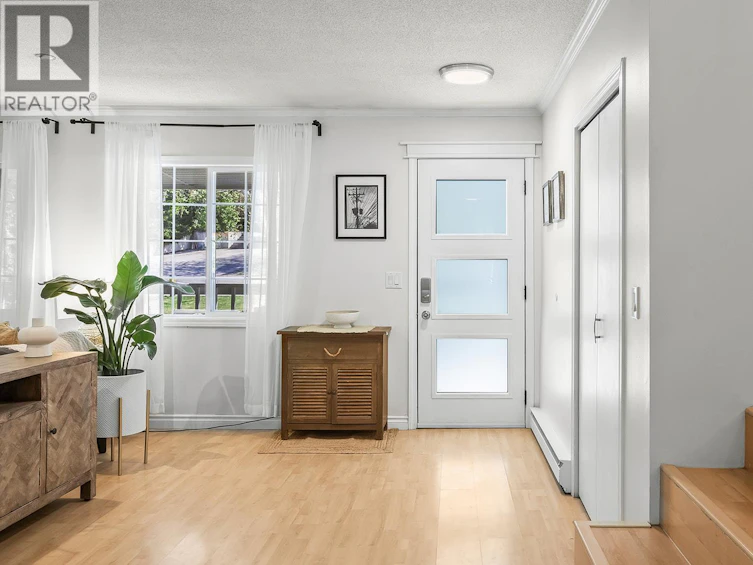 1650 S Hollywood Road, Kelowna, BC, V1X 4P3 - 4