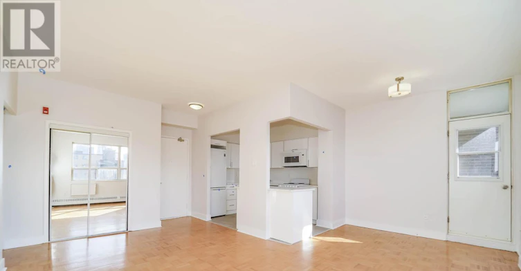 805-490 Eglinton Avenue E, Toronto, ON, M4P 1M4 - 3