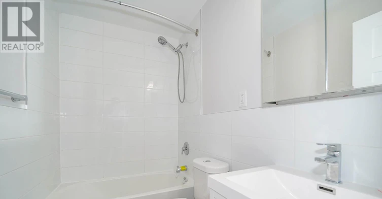 805-490 Eglinton Avenue E, Toronto, ON, M4P 1M4 - 9