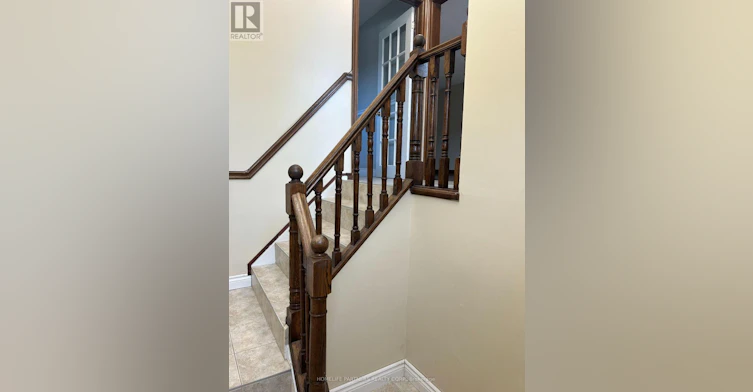 UPPER-17 Ashburn Crescent, Vaughan, ON, L4L 1G8 - 2