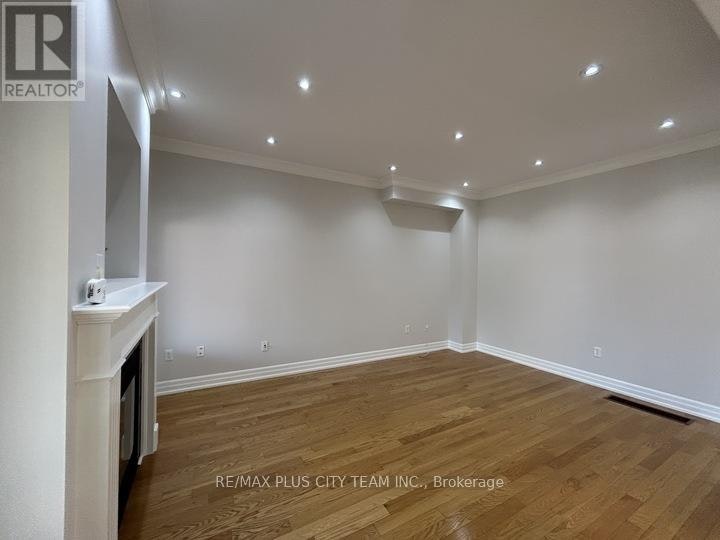 59 Trish Drive, Richmond Hill, ON, L4E 5C4 - 3
